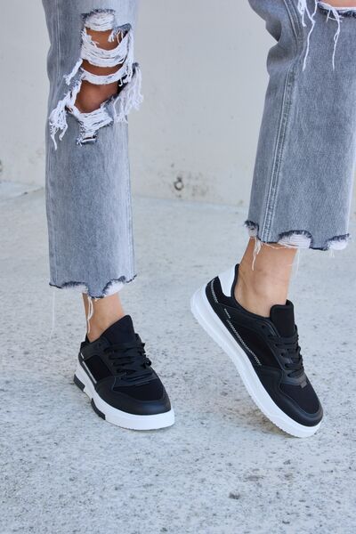 Lace-Up Round Toe Flat Sneakers