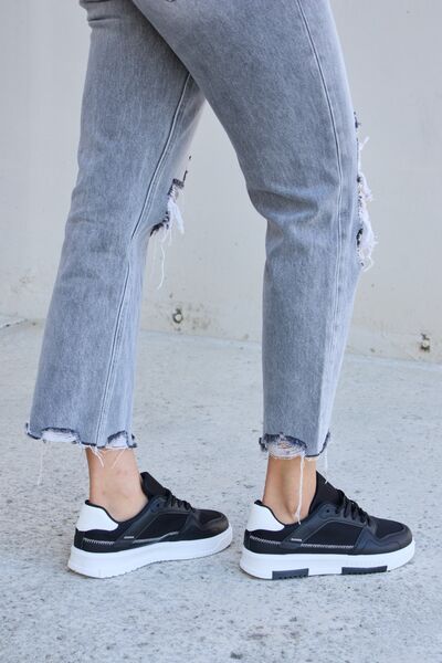 Lace-Up Round Toe Flat Sneakers
